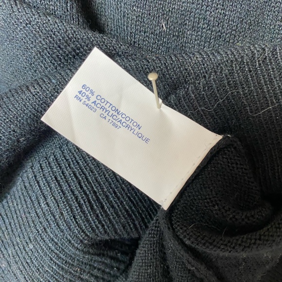 Gap V-neck light weight long sleeved black sweater - Picture 8 of 10